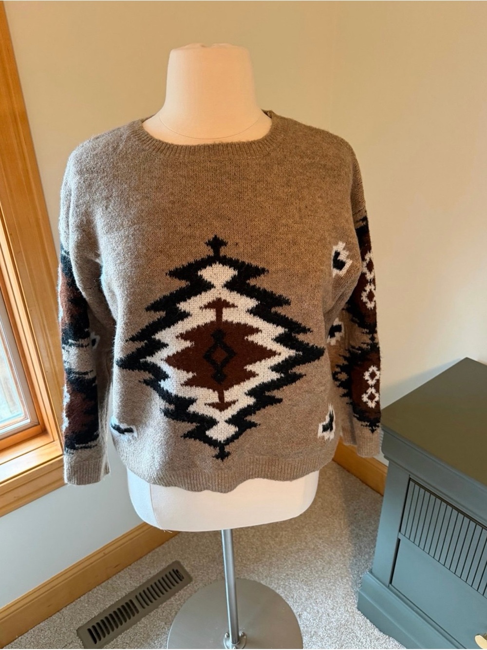 Cozy Geometric Pattern Crewneck Sweater - Taupe